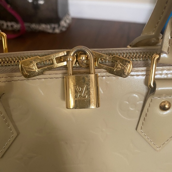 Louis Vuitton Alma GM - Picture 4 of 9